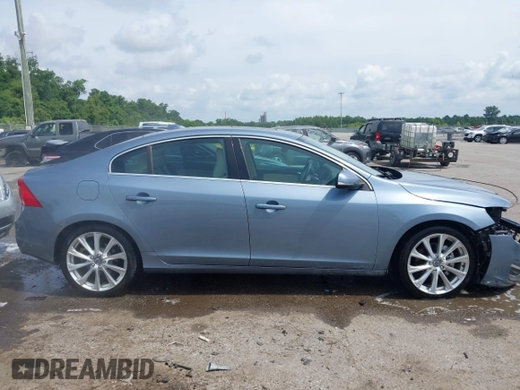 2017 Volvo S60 Inscription z VIN LYV402TK5HB196218, wystawiony jako IAAI lot #42330936 z przebiegiem 111 608 mil mil oraz . Historia ofert i sprzedaży dostępna na DreamBid. Obrazek 14.