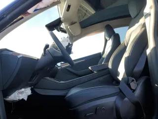 2024 Tesla Model Y z VIN 7SAYGDED4RF125330, wystawiony jako Copart lot #81385224 z przebiegiem 3 631 mil mil oraz Szkoda całkowita • Salvage title. Historia ofert i sprzedaży dostępna na DreamBid. Obrazek 7.