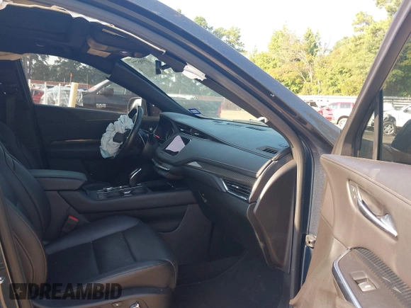 2020 Cadillac XT4 FWD Sport with VIN 1GYFZER40LF048628, listed as a IAAI auction lot 39985771 with 61,030 mi miles. Bid and sale history available at carsss.com. Image 5.