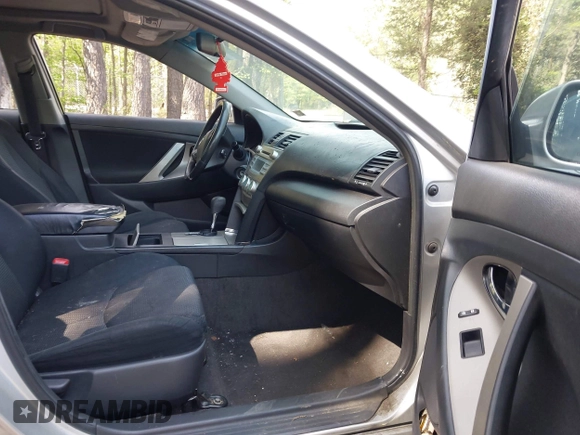 2009 Toyota Camry with VIN 4T1BE46K69U380621, listed as a IAAI auction lot 42036646 with 265,154 mi miles. Bid and sale history available at carsss.com. Image 5.