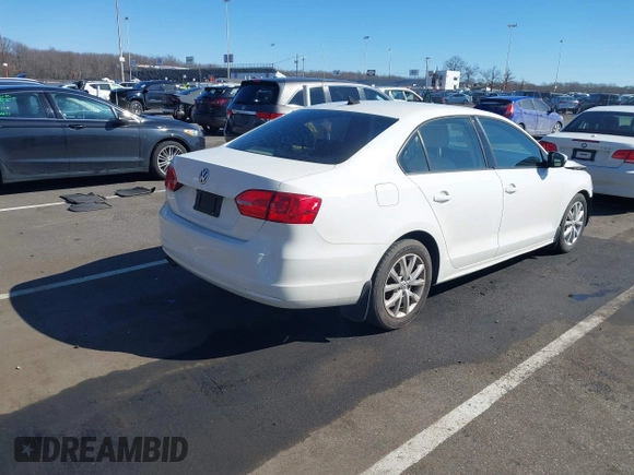 2012 Volkswagen Jetta Sedan SE w/Convenience PZEV with VIN 3VWDP7AJ2CM374783, listed as a IAAI auction lot 41636257 with 124,458 mi miles. Bid and sale history available at carsss.com. Image 4.