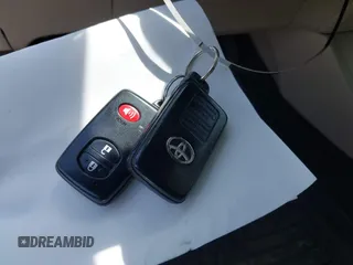 2014 Toyota Prius Four z VIN JTDKN3DU0E0384197, wystawiony jako IAAI lot #42519799 z przebiegiem 511 035 mil mil oraz . Historia ofert i sprzedaży dostępna na DreamBid. Obrazek 11.