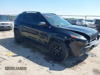 2015 Jeep Cherokee Trailhawk z VIN 1C4PJMBS5FW524879, wystawiony jako IAAI lot #41972955 z przebiegiem 144 312 mil mil oraz . Historia ofert i sprzedaży dostępna na DreamBid. Obrazek 1.