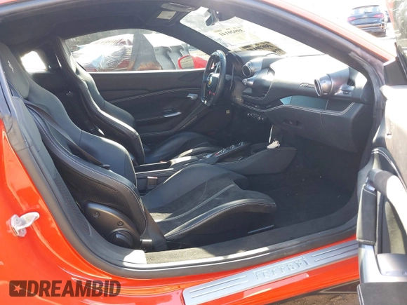 2021 Ferrari F8 z VIN ZFF92LLAXM0268231, wystawiony jako IAAI lot #41442929 z przebiegiem 6157 mil mil oraz . Historia ofert i sprzedaży dostępna na DreamBid. Obrazek 8.