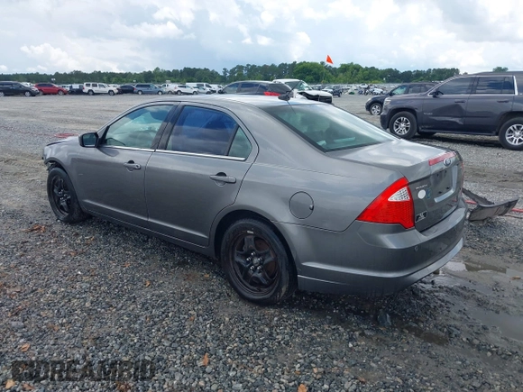 2010 Ford Fusion SE z VIN 3FAHP0HA0AR390424, wystawiony jako IAAI lot #42412805 z przebiegiem 276 002 mil mil oraz . Historia ofert i sprzedaży dostępna na DreamBid. Obrazek 3.