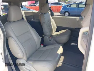 2017 Toyota Sienna XLE z VIN 5TDDZ3DC5HS162857, wystawiony jako IAAI lot #42054307 z przebiegiem 85 451 mil mil oraz . Historia ofert i sprzedaży dostępna na DreamBid. Obrazek 8.