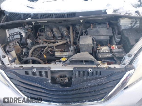 2012 Toyota Sienna LE AAS z VIN 5TDKK3DC2CS245540, wystawiony jako IAAI lot #41622653 z przebiegiem 226 969 mil mil oraz . Historia ofert i sprzedaży dostępna na DreamBid. Obrazek 10.