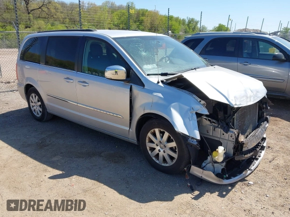 2011 Chrysler Town & Country Touring L z VIN 2A4RR8DG6BR704208, wystawiony jako IAAI lot #42226467 z przebiegiem 106 053 mil mil oraz . Historia ofert i sprzedaży dostępna na DreamBid. Obrazek 1.