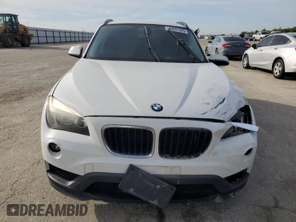 2015 BMW X1 sDrive28i with VIN WBAVM1C58FVZ93621, listed as a Copart auction lot 49897325 with 72,884 mi miles and Salvage Title. Bid and sale history available at carsss.com. Image 5.