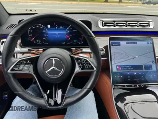 2022 Mercedes-Benz S 500 z VIN W1K6G6DB2NA068179, wystawiony jako Copart lot #59617975 z przebiegiem 43 249 mil mil oraz Tytuł czysty. Historia ofert i sprzedaży dostępna na DreamBid. Obrazek 7.