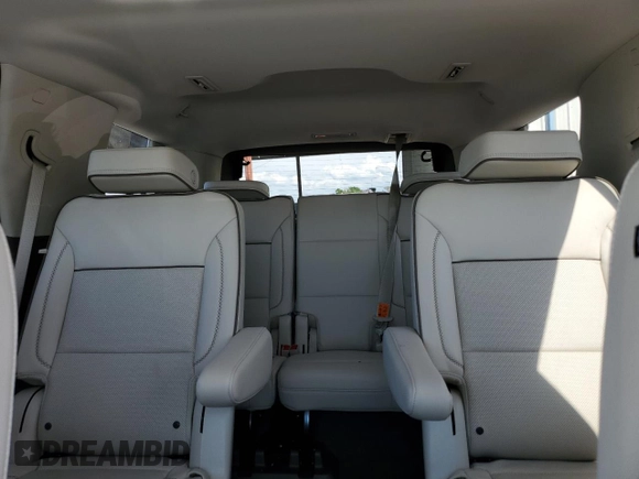 2024 GMC Yukon Denali with VIN 1GKS2DKL9RR135136, listed as a Copart auction lot 50688575 with 4,077 mi miles and Salvage Title. Bid and sale history available at carsss.com. Image 10.