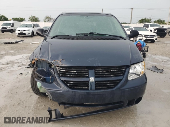 2005 Dodge Caravan SXT with VIN 1D4GP45R75B383992, listed as a Copart auction lot 64492435 with Not provided miles and Salvage title. Bid and sale history available at DreamBid. Image 5.