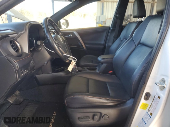 2017 Toyota RAV4 SE z VIN JTMJJREV0HD141553, wystawiony jako Copart lot #83319644 z przebiegiem 155 416 mil mil oraz Szkoda całkowita • Salvage title. Historia ofert i sprzedaży dostępna na DreamBid. Obrazek 7.