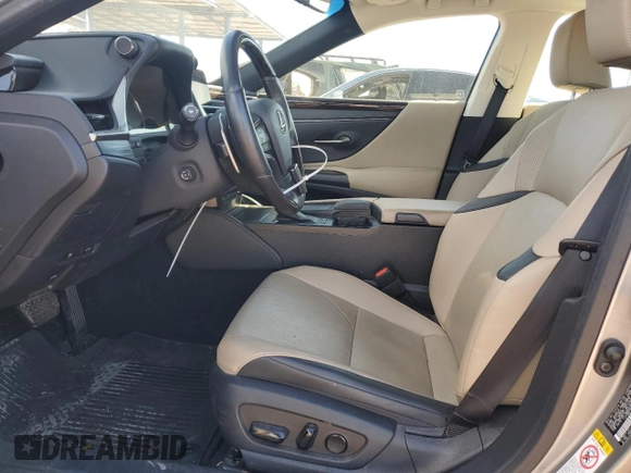 2019 Lexus ES 300h z VIN JTHB21B19K2032451, wystawiony jako Copart lot #45764795 z przebiegiem 43 645 mil mil oraz Szkoda całkowita • Salvage title. Historia ofert i sprzedaży dostępna na DreamBid. Obrazek 7.