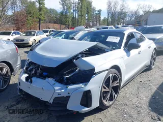 2022 Audi e-tron GT Prestige z VIN WAUEJBFWXN7009696, wystawiony jako IAAI lot #41536783 z przebiegiem Nie podano mil oraz . Historia ofert i sprzedaży dostępna na DreamBid. Obrazek 17.