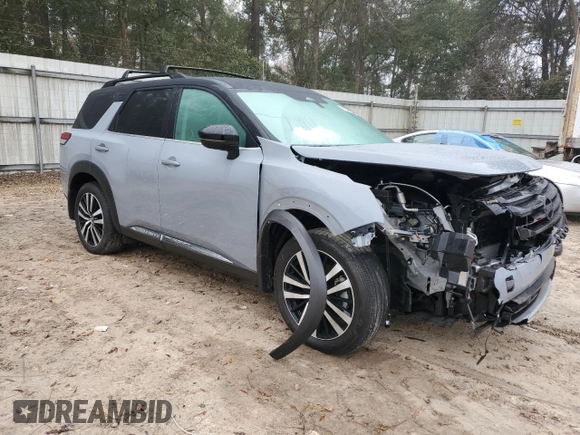 2024 Nissan Pathfinder Platinum z VIN 5N1DR3DH6RC259379, wystawiony jako Copart lot #43399045 z przebiegiem 19 750 mil mil oraz Szkoda całkowita • Salvage title. Historia ofert i sprzedaży dostępna na DreamBid. Obrazek 4.