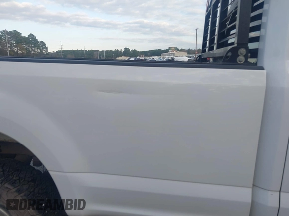 2018 Ford Super Duty F-250 SRW XL with VIN 1FT7W2BT8JEB42178, listed as a IAAI auction lot 41205643 with 196,238 mi miles. Bid and sale history available at carsss.com. Image 17.