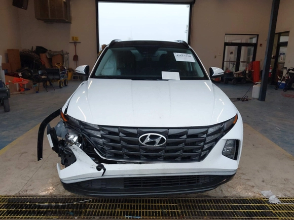 2022 Hyundai Tucson SEL Convenience with VIN KM8JFCA1XNU075554, listed as a IAAI auction lot 41617350 with 29,676 mi miles and . Bid and sale history available at carsss.com. Image 12.