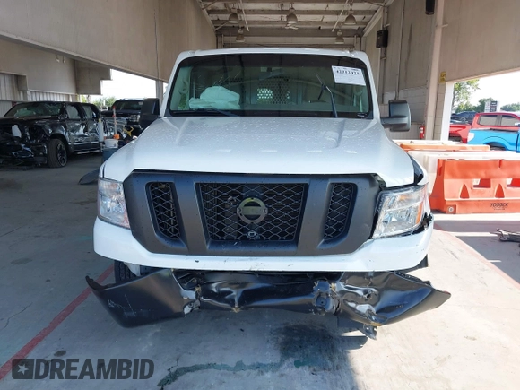 2019 Nissan NV Cargo S z VIN 1N6BF0KM6KN807312, wystawiony jako IAAI lot #42212923 z przebiegiem 211 162 mil mil oraz . Historia ofert i sprzedaży dostępna na DreamBid. Obrazek 12.