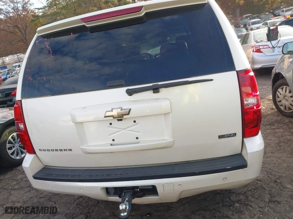 2008 Chevrolet Suburban LTZ with VIN 1GNFC16018R205694, listed as a IAAI auction lot 40937775 with 188,070 mi miles. Bid and sale history available at carsss.com. Image 16.