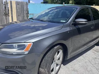 2014 Volkswagen Jetta SE z VIN 3VWD17AJ7EM249444, wystawiony jako IAAI lot #42607896 z przebiegiem 92 800 mil mil oraz . Historia ofert i sprzedaży dostępna na DreamBid. Obrazek 2.