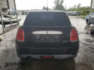 2015 MINI Hardtop z VIN WMWXM5C58F3A59800, wystawiony jako Copart lot #58853635 z przebiegiem 89 388 mil mil oraz Szkoda całkowita • Salvage title. Historia ofert i sprzedaży dostępna na DreamBid. Obrazek 6.