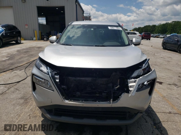 2021 Nissan Rogue SV z VIN 5N1AT3BB7MC733691, wystawiony jako Copart lot #59011065 z przebiegiem 61 827 mil mil oraz Szkoda całkowita • Salvage title. Historia ofert i sprzedaży dostępna na DreamBid. Obrazek 5.