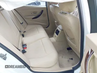 2013 BMW 3 Series 328i с VIN WBA3A5G55DNP19761, выставлен на аукционе IAAI как лот 42311901 с пробегом 205 691 миль миль и . История ставок и продаж доступна на DreamBid. Изображение 8.