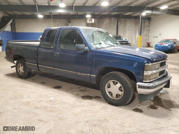 1998 Chevrolet C/K 1500 with VIN 1GCEC19M1WE128395, listed as a Copart auction lot 46939195 with 105,996 mi miles and Salvage Title. Bid and sale history available at carsss.com. Image 4.