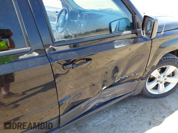 2016 Jeep Patriot High Altitude with VIN 1C4NJPFA0GD792326, listed as a IAAI auction lot 41792035 with 70,977 mi miles and . Bid and sale history available at carsss.com. Image 6.