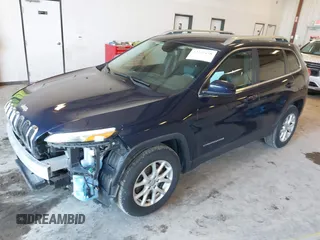 2014 Jeep Cherokee Latitude z VIN 1C4PJMCS2EW219949, wystawiony jako IAAI lot #42221418 z przebiegiem 74 961 mil mil oraz . Historia ofert i sprzedaży dostępna na DreamBid. Obrazek 2.