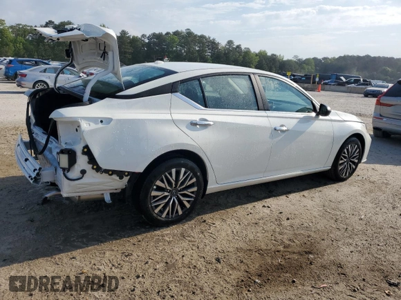 2025 Nissan Altima SV with VIN 1N4BL4DV3SN372053, listed as a Copart auction lot 53727645 with 2,244 mi miles and Clean Title. Bid and sale history available at DreamBid. Image 3.