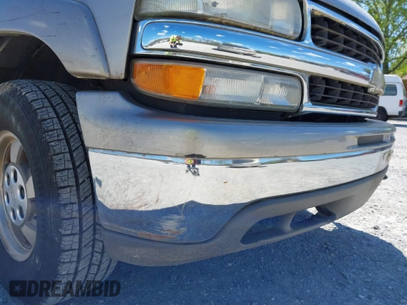 2000 Chevrolet Suburban LT with VIN 3GNFK16T0YG114431, listed as a IAAI auction lot 42059206 with 266,582 mi miles. Bid and sale history available at carsss.com. Image 12.