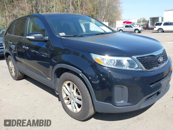 2014 Kia Sorento LX with VIN 5XYKTDA69EG425180, listed as a IAAI auction lot 42125882 with 194,319 mi miles. Bid and sale history available at carsss.com. Image 1.