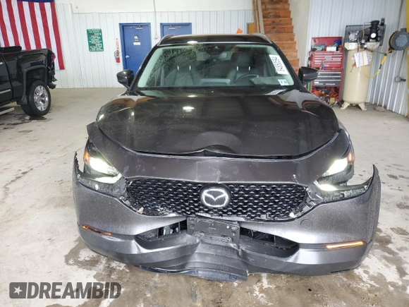 2023 Mazda CX-30 S Carbon Edition z VIN 3MVDMBCM5PM569903, wystawiony jako Copart lot #84850594 z przebiegiem 14 653 mil mil oraz Szkoda całkowita • Salvage title. Historia ofert i sprzedaży dostępna na DreamBid. Obrazek 5.