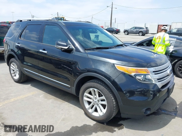 2013 Ford Explorer XLT with VIN 1FM5K8D82DGA28759, listed as a IAAI auction lot 42098916 with 236,444 mi miles and . Bid and sale history available at carsss.com. Image 1.