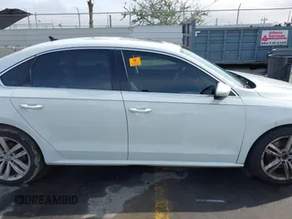2018 Volkswagen Passat SE z VIN 1VWBA7A33JC031098, wystawiony jako IAAI lot #41915976 z przebiegiem 147 454 mil mil oraz . Historia ofert i sprzedaży dostępna na DreamBid. Obrazek 13.