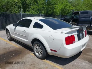 2007 Ford Mustang Deluxe z VIN 1ZVFT80N575365456, wystawiony jako IAAI lot #42195036 z przebiegiem 171 271 mil mil oraz . Historia ofert i sprzedaży dostępna na DreamBid. Obrazek 3.