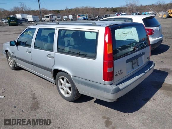 1997 Volvo 850 с VIN YV1LW5642V2323507, выставлен на аукционе IAAI как лот 41704252 с пробегом 210 727 миль миль и . История ставок и продаж доступна на DreamBid. Изображение 3.