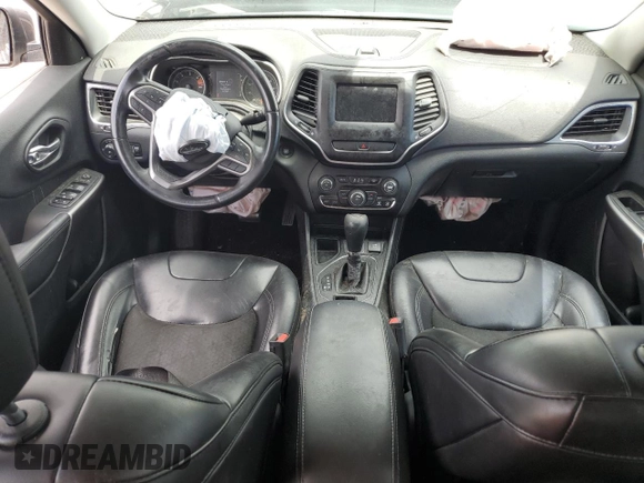 2019 Jeep Cherokee Latitude Plus z VIN 1C4PJLLB5KD226718, wystawiony jako Copart lot #62527585 z przebiegiem 99 990 mil mil oraz Szkoda całkowita • Salvage title. Historia ofert i sprzedaży dostępna na DreamBid. Obrazek 8.