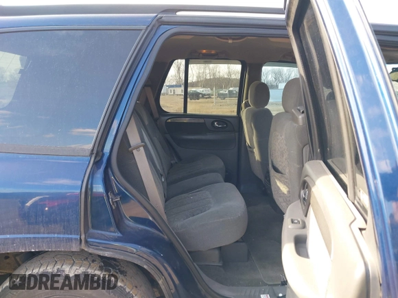 2002 GMC Envoy SLT с VIN 1GKDT13S922464265, выставлен на аукционе IAAI как лот 41703975 с пробегом 173 495 миль миль и . История ставок и продаж доступна на DreamBid. Изображение 8.