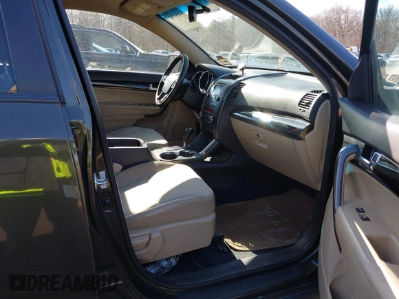 2012 Kia Sorento EX with VIN 5XYKU3A61CG269558, listed as a IAAI auction lot 41651792 with 171,754 mi miles. Bid and sale history available at carsss.com. Image 5.