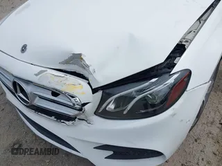 2018 Mercedes-Benz E 300 z VIN WDDZF4JBXJA448650, wystawiony jako IAAI lot #42343961 z przebiegiem 92 810 mil mil oraz . Historia ofert i sprzedaży dostępna na DreamBid. Obrazek 6.