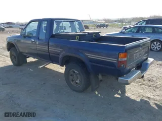 1991 Toyota 4WD Pickups DLX with VIN JT4VN13D7M5041018, listed as a IAAI auction lot 41995358 with 199,441 mi miles. Bid and sale history available at carsss.com. Image 3.