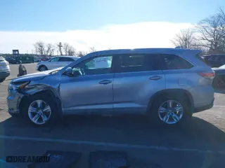 2014 Toyota Highlander Limited with VIN 5TDDKRFH9ES047643, listed as a IAAI auction lot 41427770 with 120,935 mi miles. Bid and sale history available at carsss.com. Image 14.