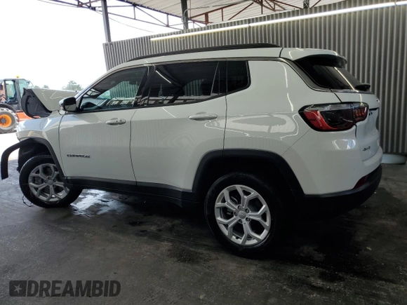 2024 Jeep Compass Latitude с VIN 3C4NJDBN6RT110487, выставлен на аукционе Copart как лот 62075885 с пробегом 26 410 миль миль и Списание • Salvage title. История ставок и продаж доступна на DreamBid. Изображение 2.