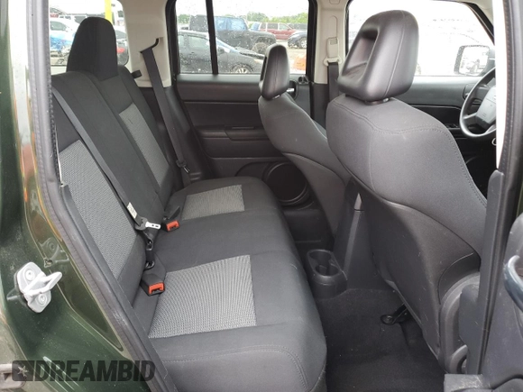 2009 Jeep Patriot Sport z VIN 1J4FF28B39D249631, wystawiony jako Copart lot #55471465 z przebiegiem 130 667 mil mil oraz Czysty tytuł • Clean title. Historia ofert i sprzedaży dostępna na DreamBid. Obrazek 11.