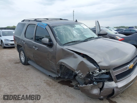 2012 Chevrolet Tahoe LS z VIN 1GNSCAE08CR323878, wystawiony jako IAAI lot #41936259 z przebiegiem 67 542 mil mil oraz . Historia ofert i sprzedaży dostępna na DreamBid. Obrazek 6.