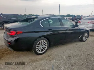 2021 BMW 5 Series 530i z VIN WBA53BH00MCF87964, wystawiony jako Copart lot #55926825 z przebiegiem 88 880 mil mil oraz Czysty tytuł • Clean title. Historia ofert i sprzedaży dostępna na DreamBid. Obrazek 3.