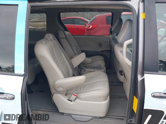 2012 Toyota Sienna XLE with VIN 5TDDK3DC3CS033755, listed as a IAAI auction lot 41815132 with 189,777 mi miles. Bid and sale history available at carsss.com. Image 8.